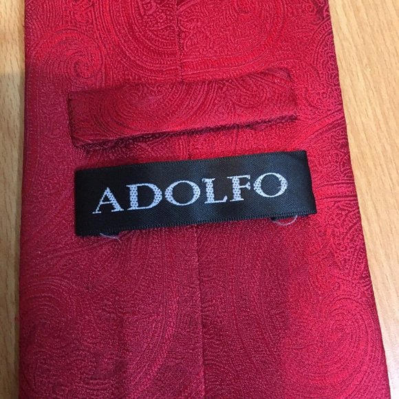 Adolfo 100% Silk Red On Red Paisley Mens Tie EUC - Picture 7 of 7